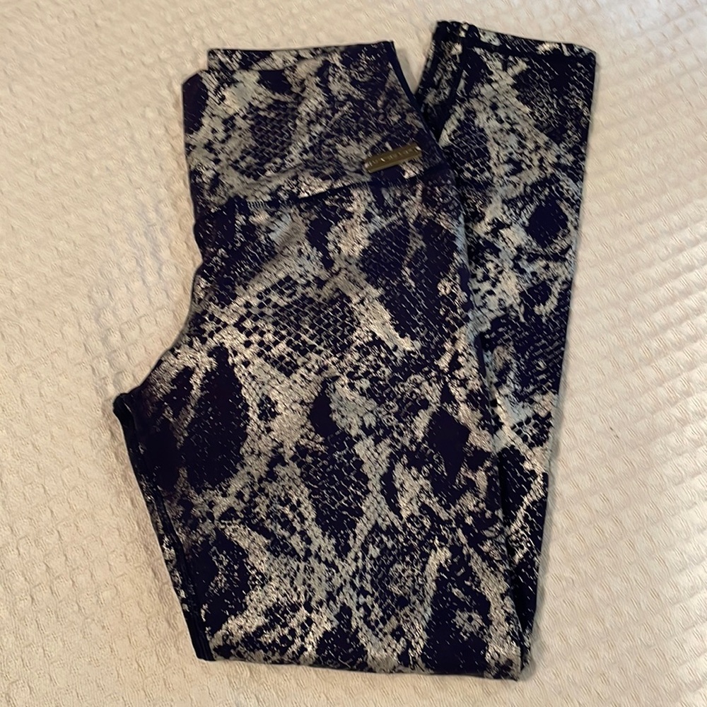 MiniBeast scrunch butt leggings. Size M